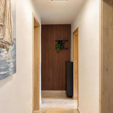Front In With Wifi Апартаменты