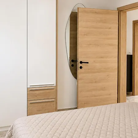 Апартаменты Front In With Wifi Крница